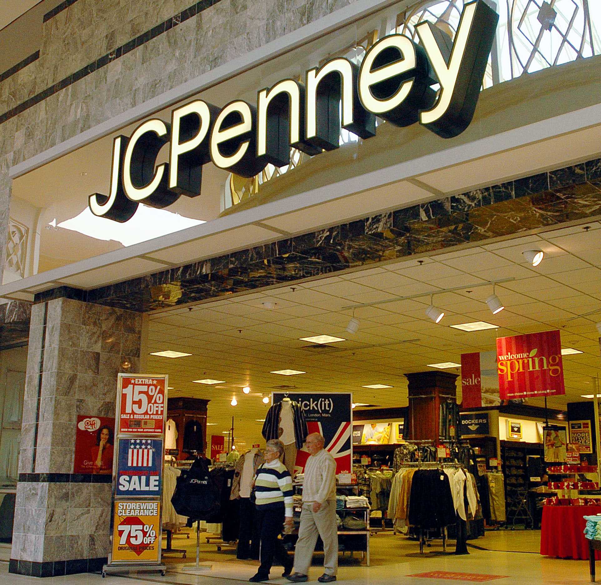 J.C. Penney offers certain former employees lump-sum payout 