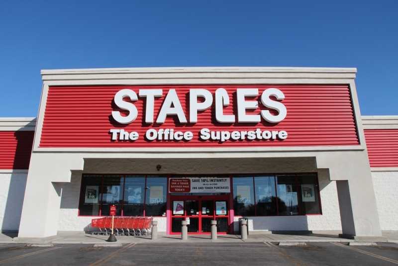 Obama slams Staples on health care