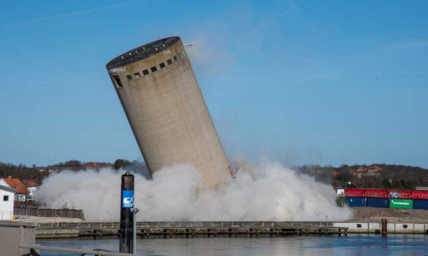 Demolition of vacant silo becomes a towering bungle